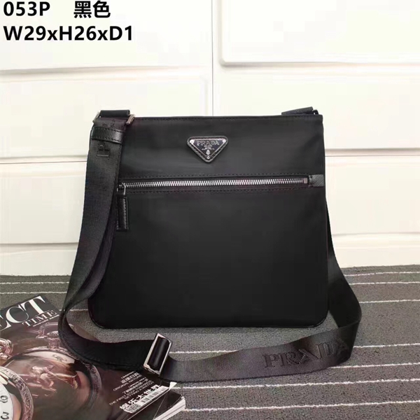 プラダバッグ正面デザイン